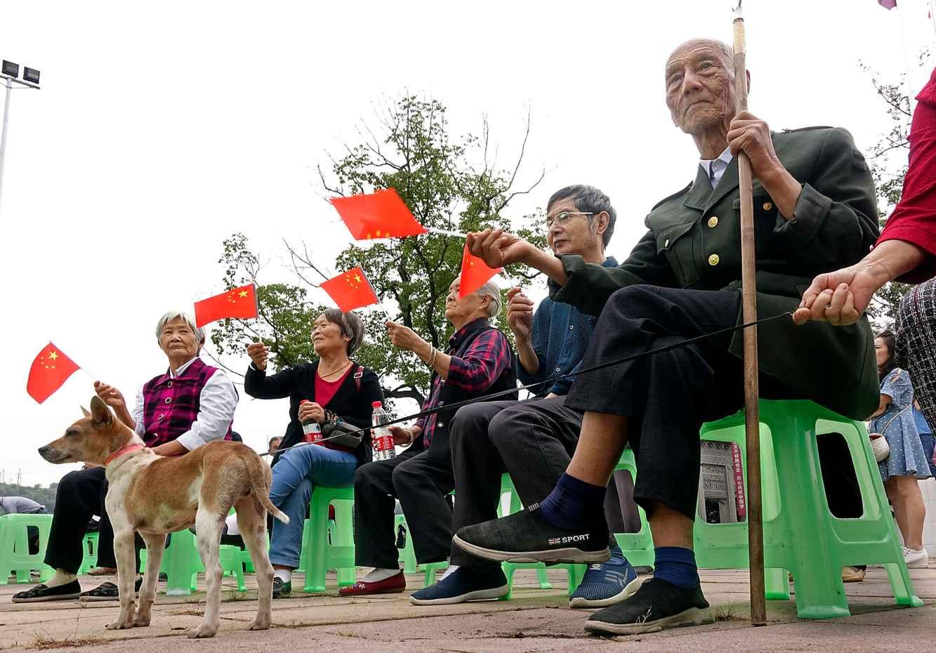 凯迪拉克LB改色膜超亮金属钨钢，非常有绅士风度